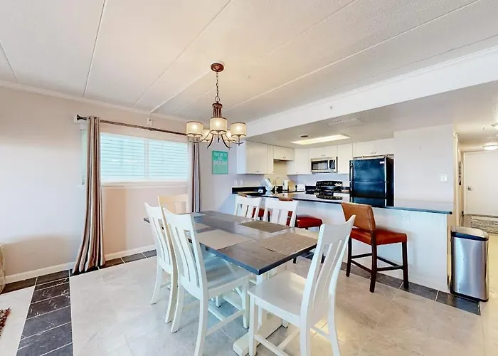 Holiday home Waterfront Family-friendly With Private Balcony Ac Shared Outdoor Pool *