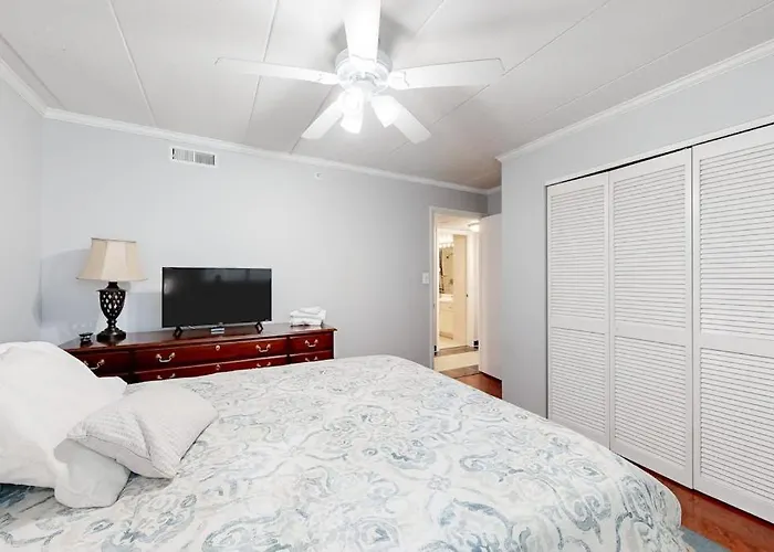 Holiday home Waterfront Family-friendly With Private Balcony Ac Shared Outdoor Pool *